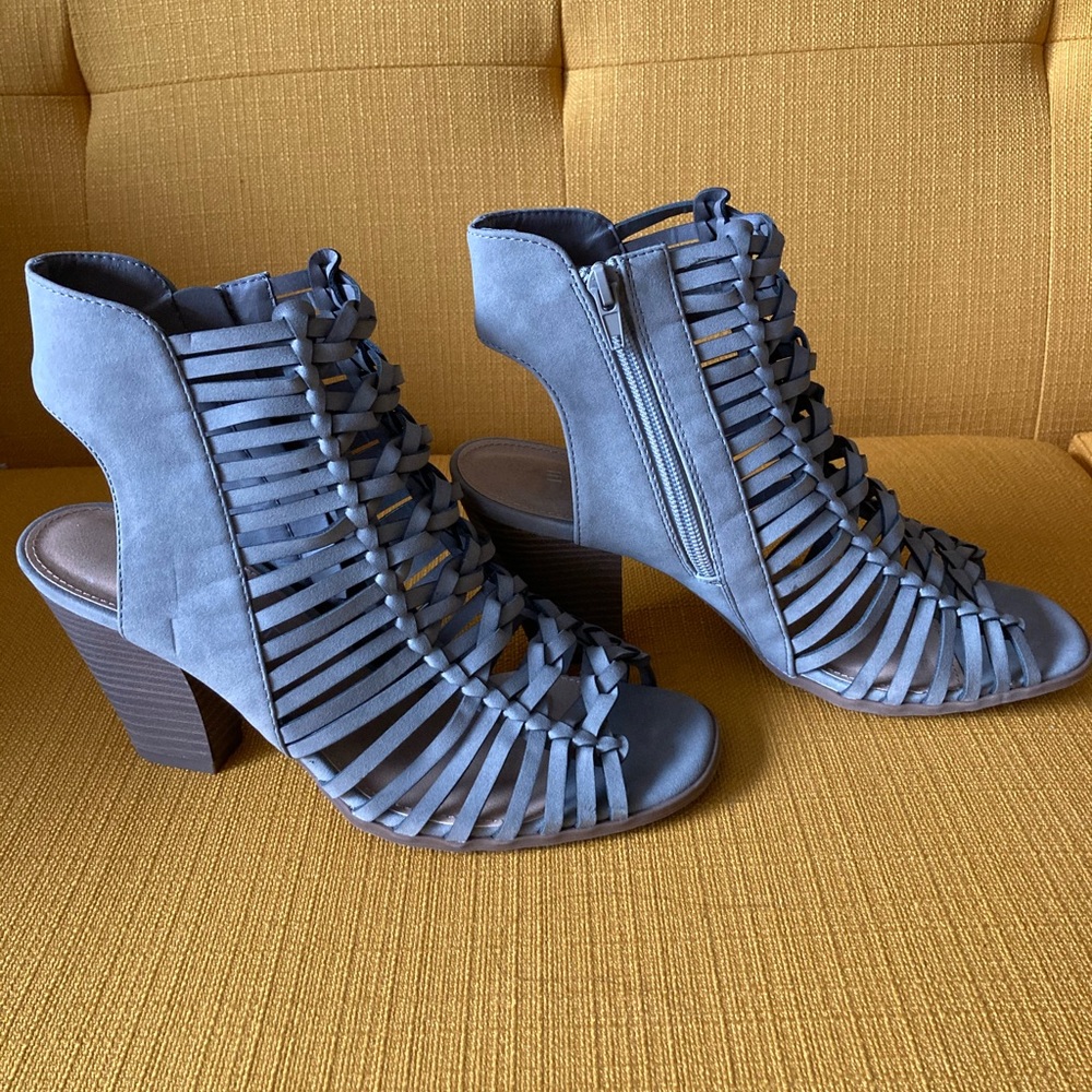 Esprit Sandals. Size 8.